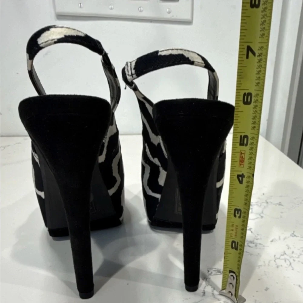 NWOT Shoe Dazzle 6” size 6 Black & White Chevron Peep-Toe Slingback Platforms